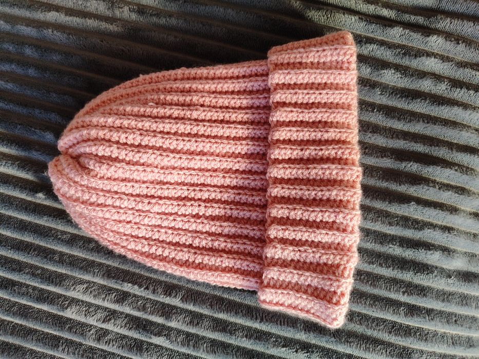 Jasno różowa czapka beanie handmade ręcznie robiona na szydełku