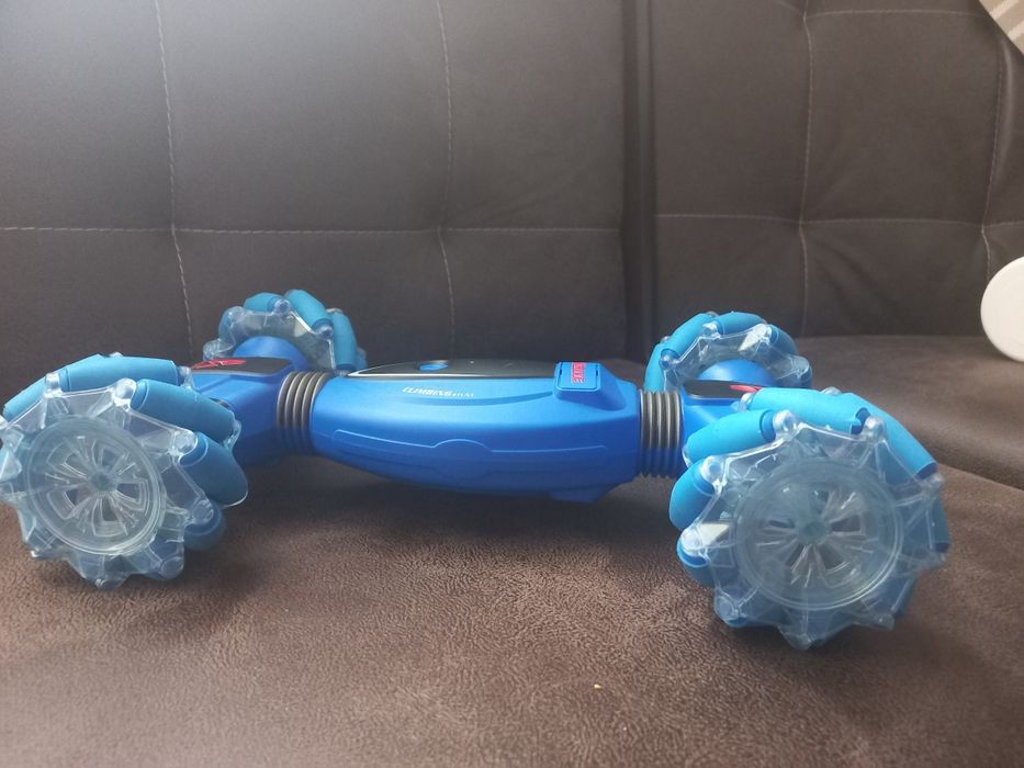 Машинка на керуванні від браслета