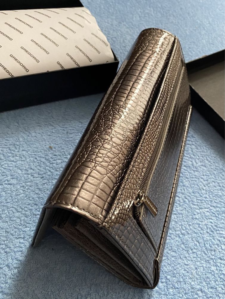 Duży portfel skórzany laminowany