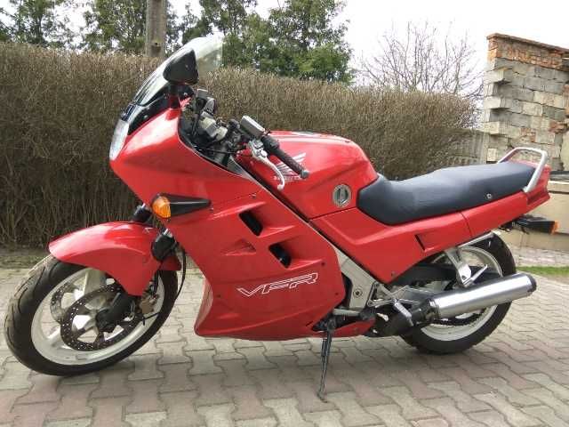 Motocykl Honda VFR 750 F