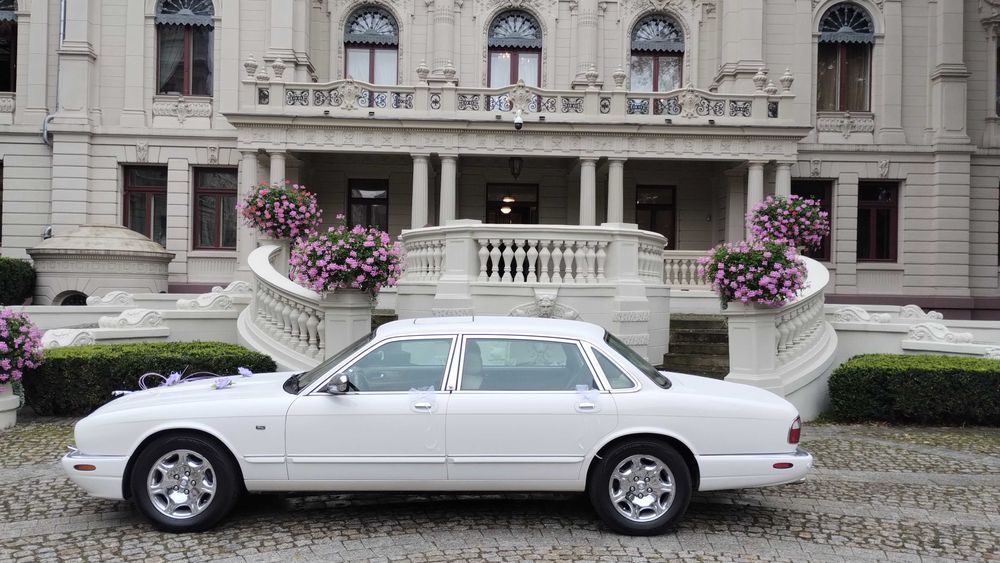 Jaguar Vanden Plas V8 Long 2003. Królewskim klasykiem do ślubu.