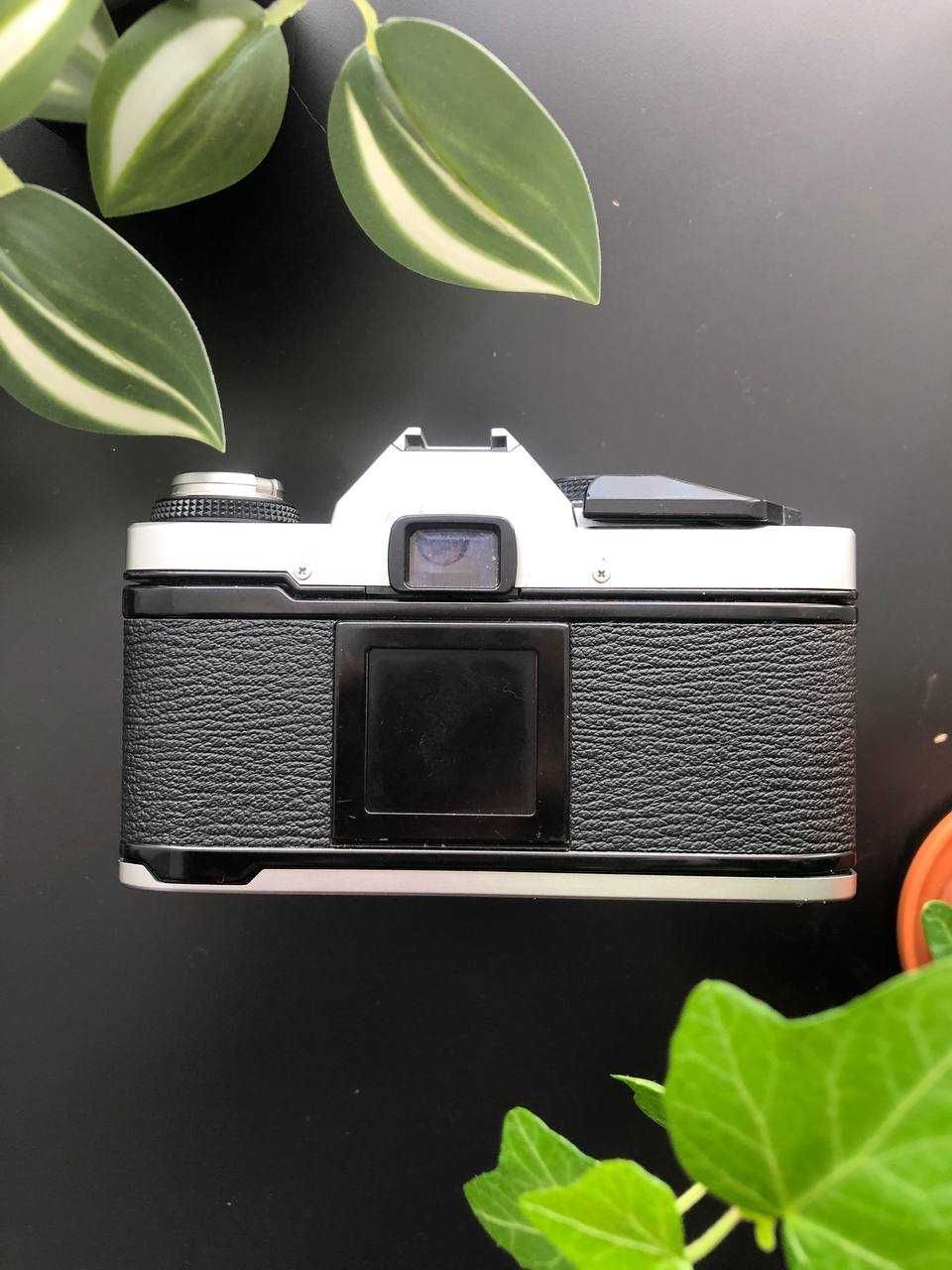 Фотокамера Olympus OMG з об'єктивом Olympus Zuiko 50mm f/1.8