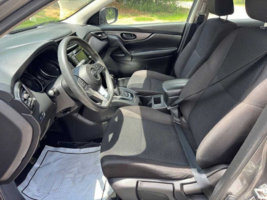 Nissan Rogue Sport      2020