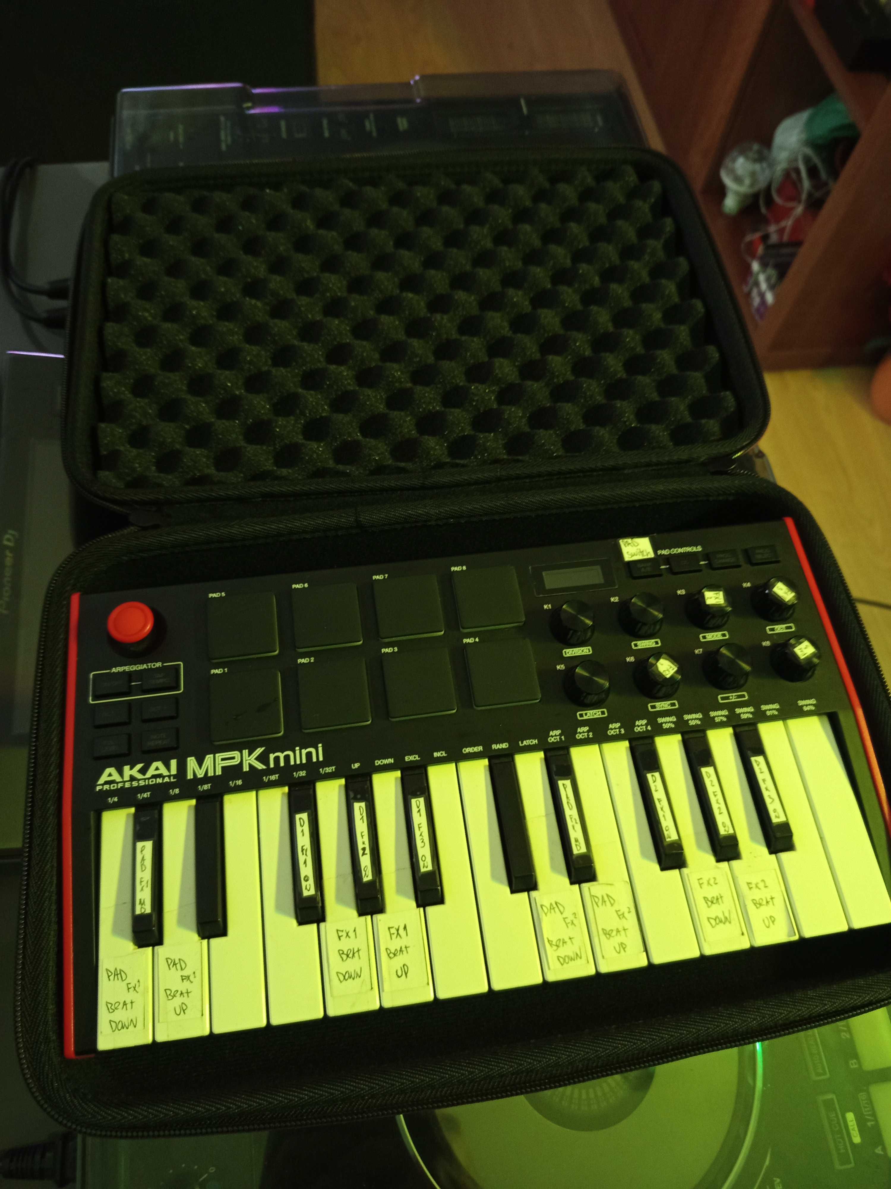 Akai MPK Mini 3 + Mala de transporte + Caixa original