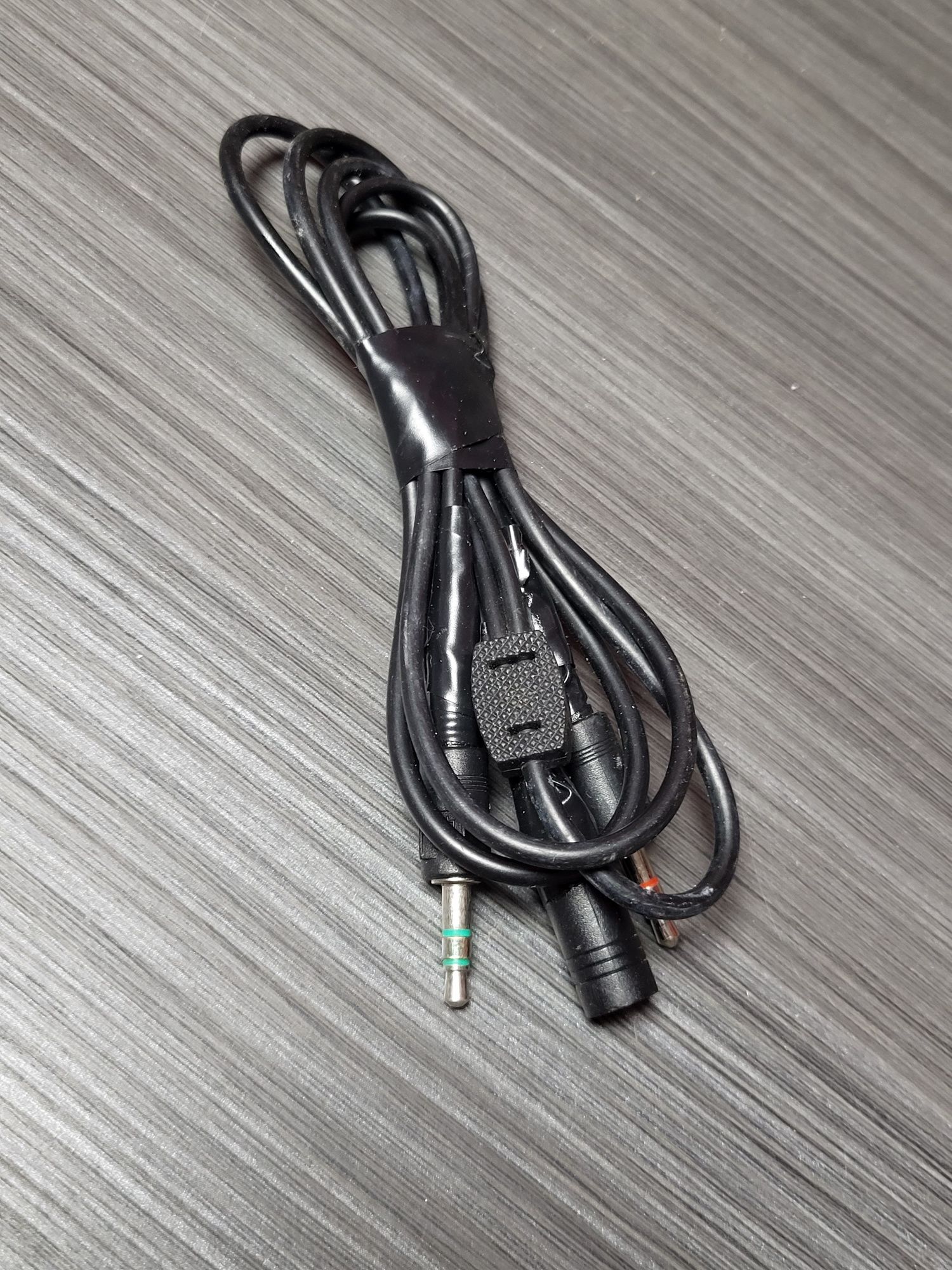 Kabel rozdzielacz słuchawkowy Ugreen 3,5 mm mini jack 25 cm, czarny