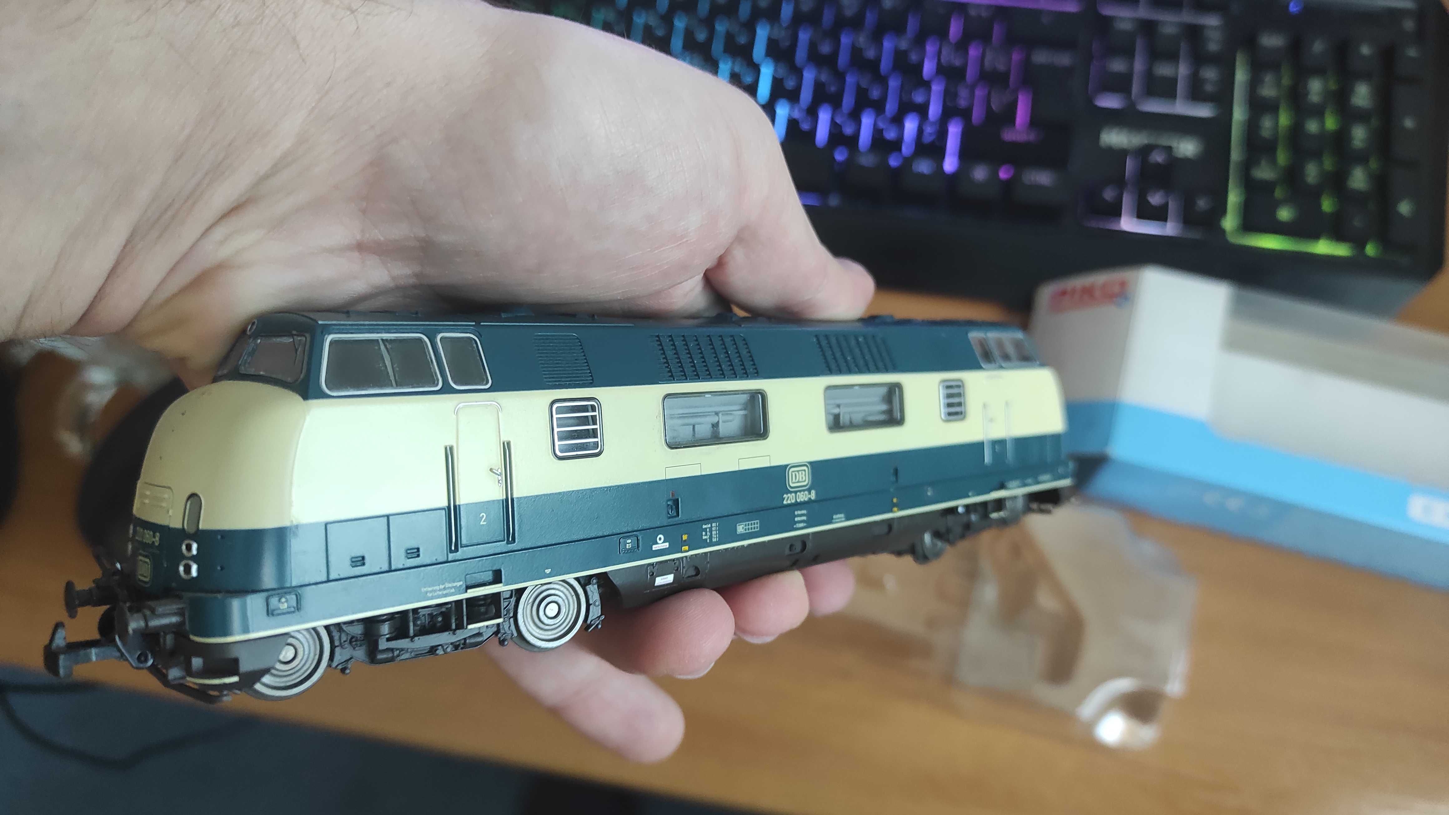 BR 220 DB Piko H0 z decoderem