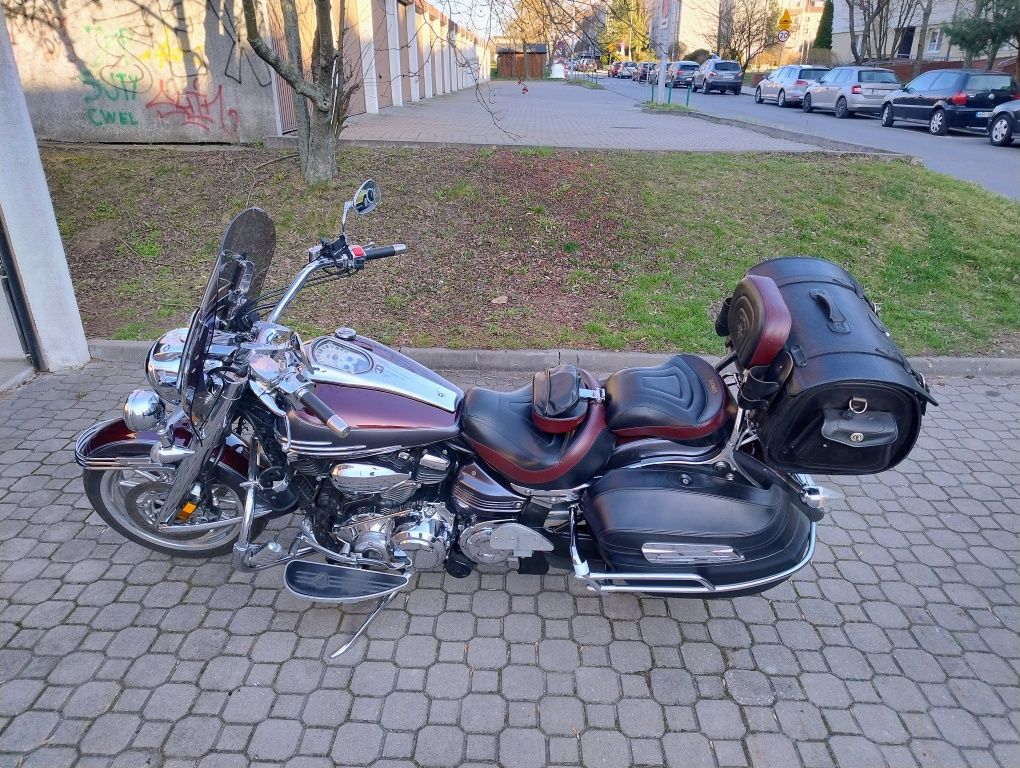 Motocykl  Yamaha XV 1900 z 2008roku chrom.