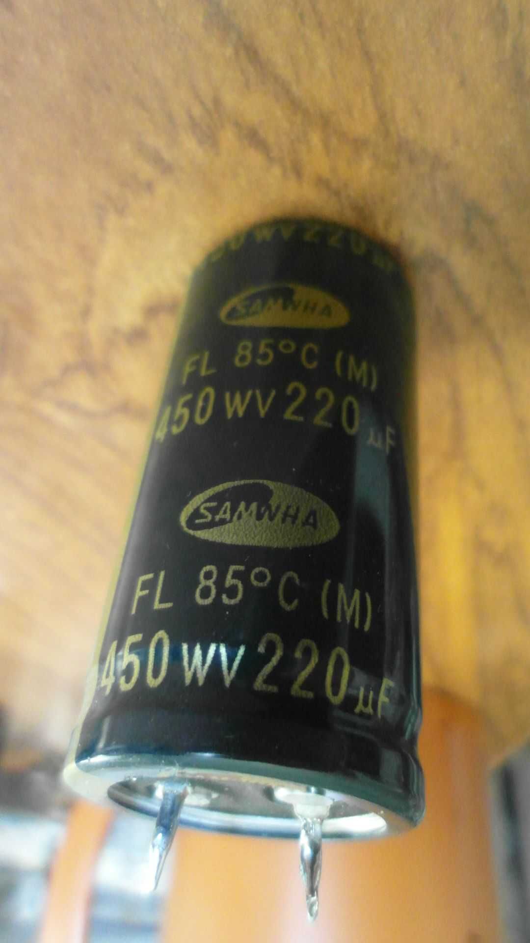 Конденсатор  220mF 450v