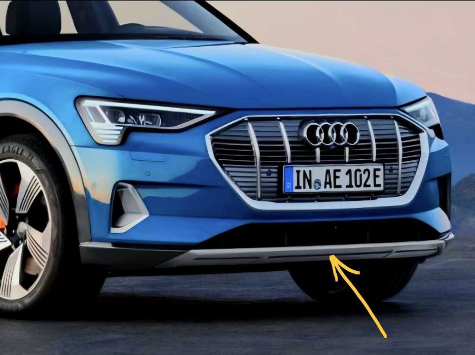Нижній спойлер бампера Audi E-Tron 2021 рік