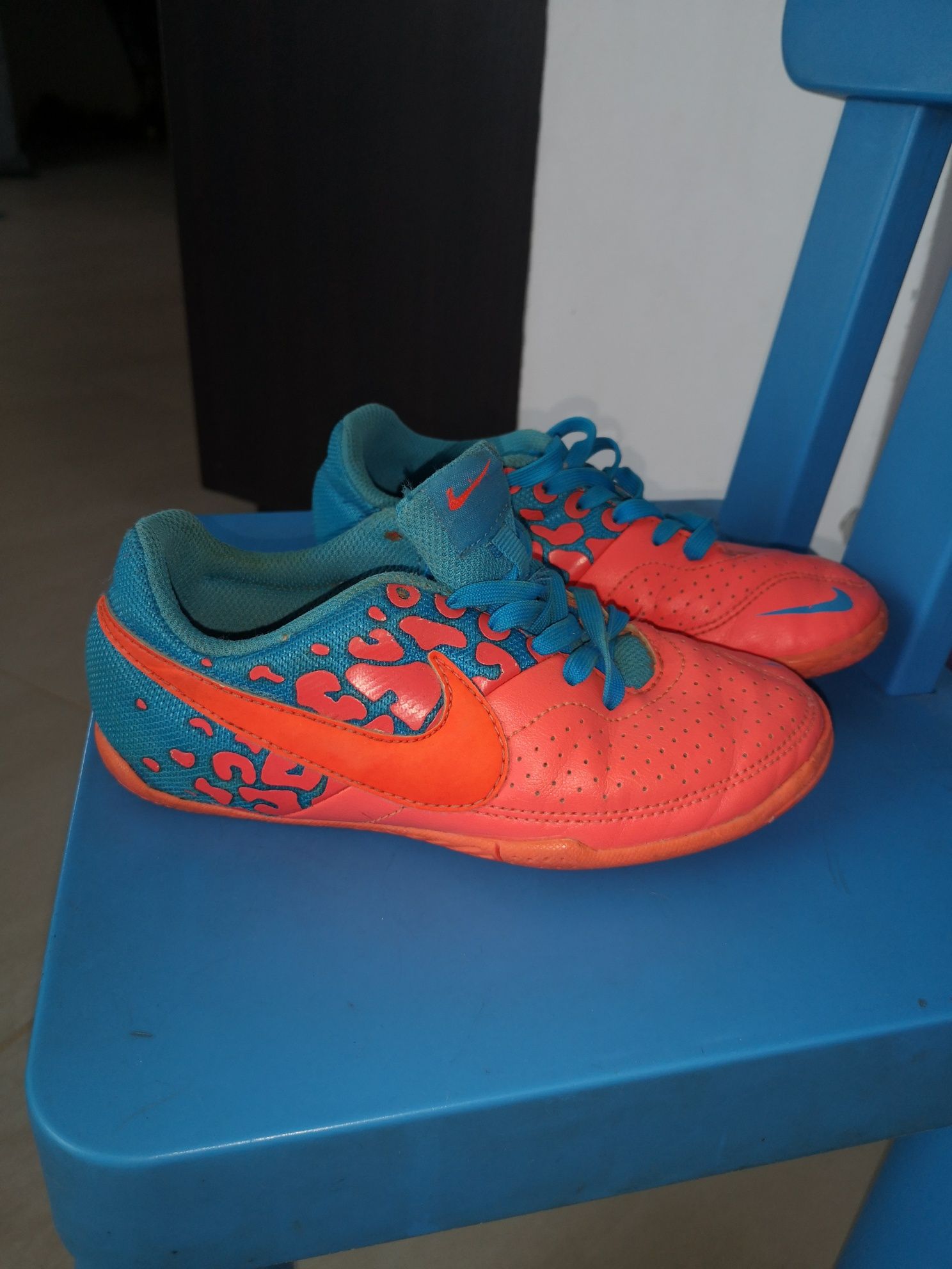 Nike Halówki r.31 19cm buty sportowe do gry w piłkę