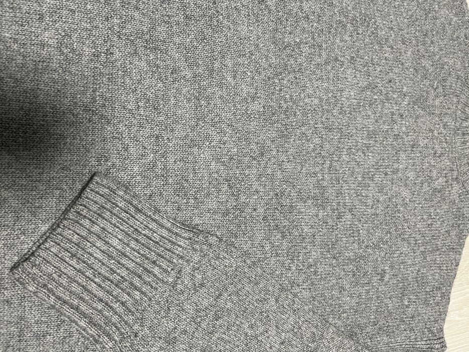 Светр з розрізами H&M, розмір S-М