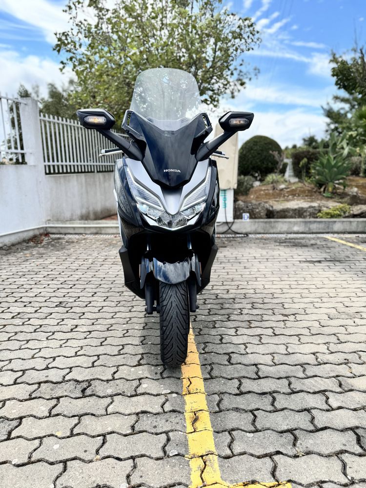 Honda Forza 300 como nova