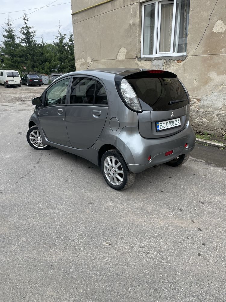 Продам міцубісі і міо