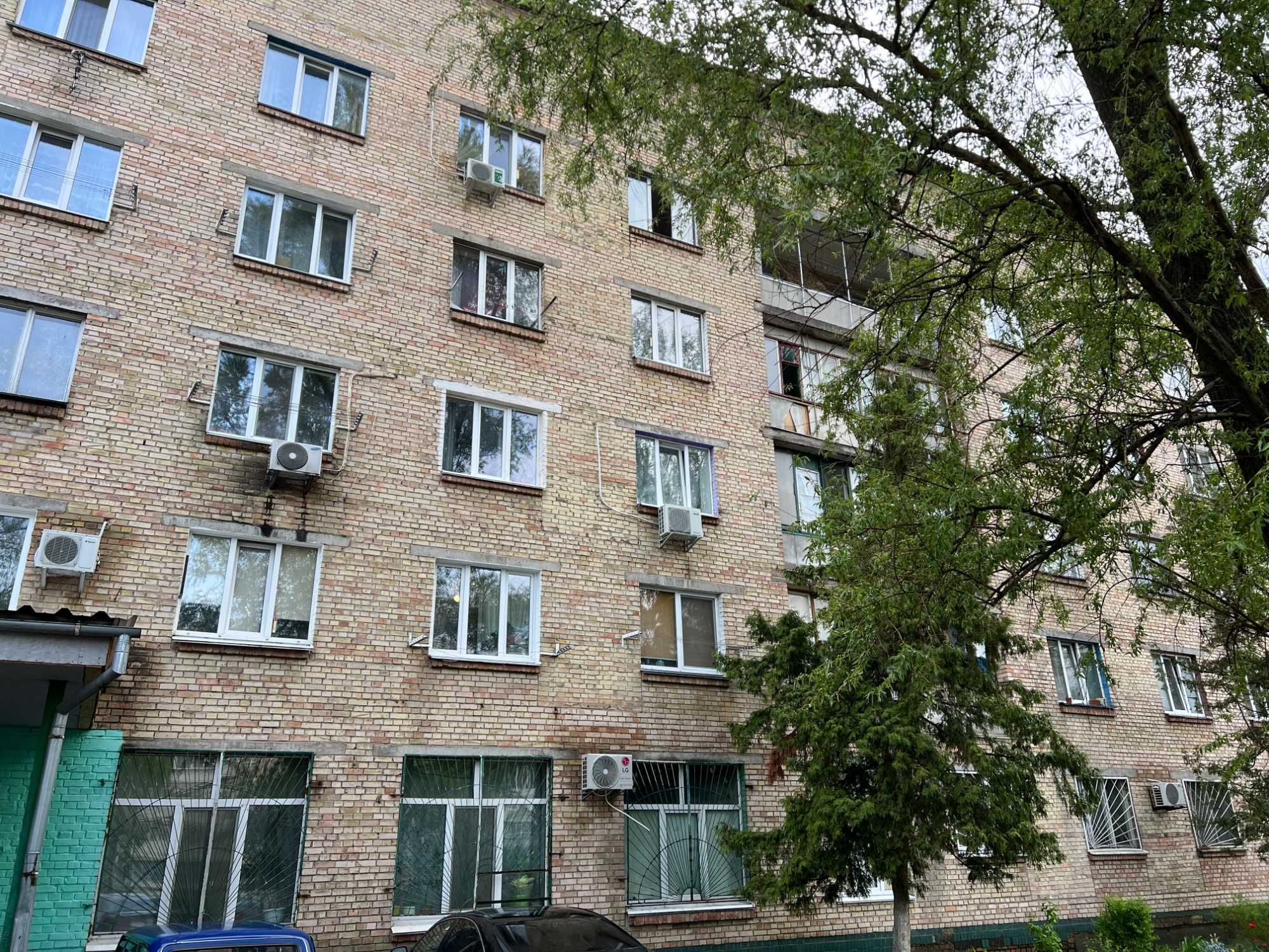 Продам кімнату в гуртожитку 18 кв.м.  район ТРЦ Лавина