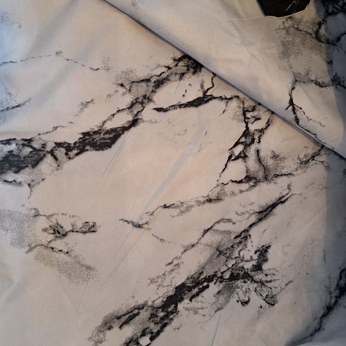 Zestaw poszewek w marmurowy wzór na kołdrę i poduszkę 200x200