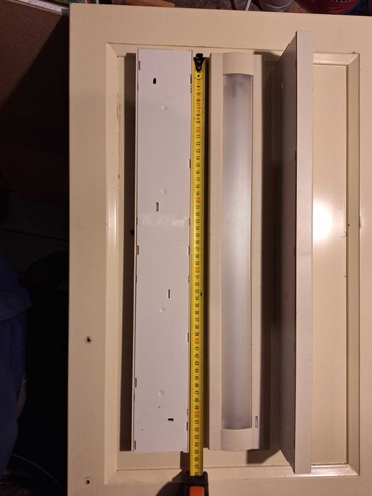 Lampa kuchenna, świetlówka