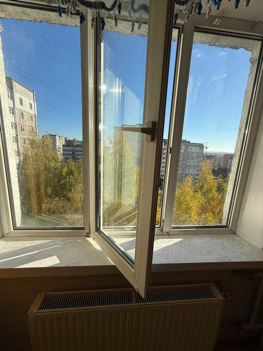 Продається затишна 1-кімнатна квартира на Озерні!