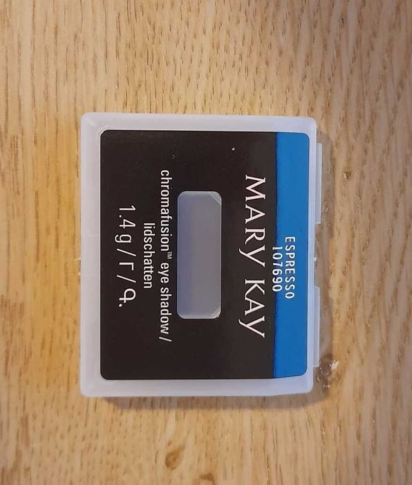 Creme Hidratante Mary Kay Skin Care e uma sombra