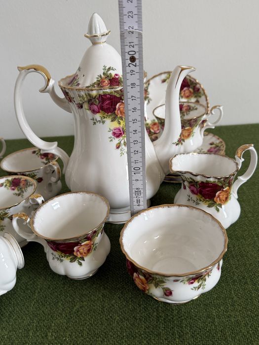 Zestaw kawowo herbaciany na 6 osób Royal Albert