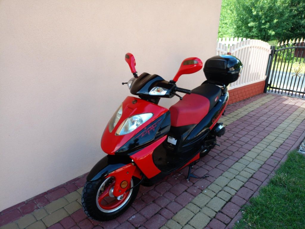 Piękny skuter Zipp quantum 50cc