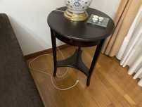 Mesa de apoio com várias utilidades