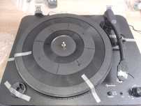 Gramofon Auna z kablami