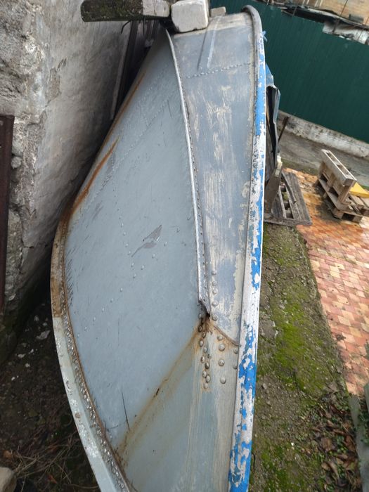 Продам лодку Дніпро з мотором Вихрь