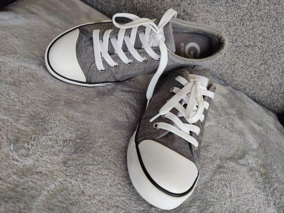 Жіночі кеди bu Guess 38,5