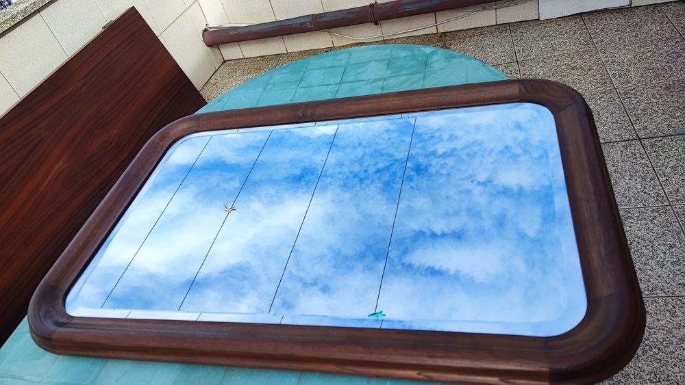 Espelho lindíssimo com madeira mogno excelente