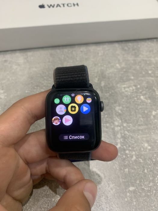 Apple watch se  sport loop