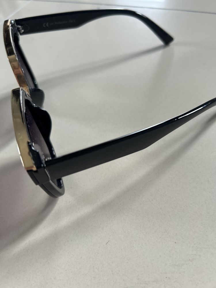 Nowe okulary czarne zlote dodatki