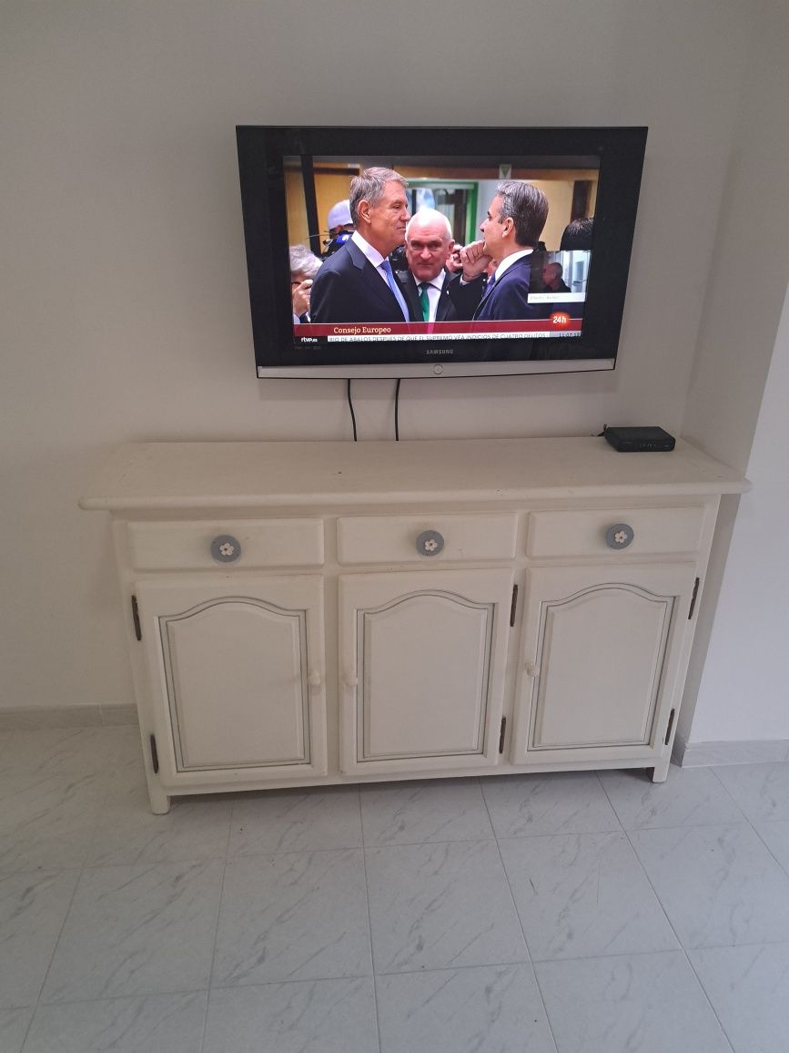 Komoda pod telewizor.
