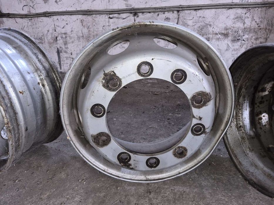 Диски вантажні  металеві 9.00*R22,5 10 отворів тягач