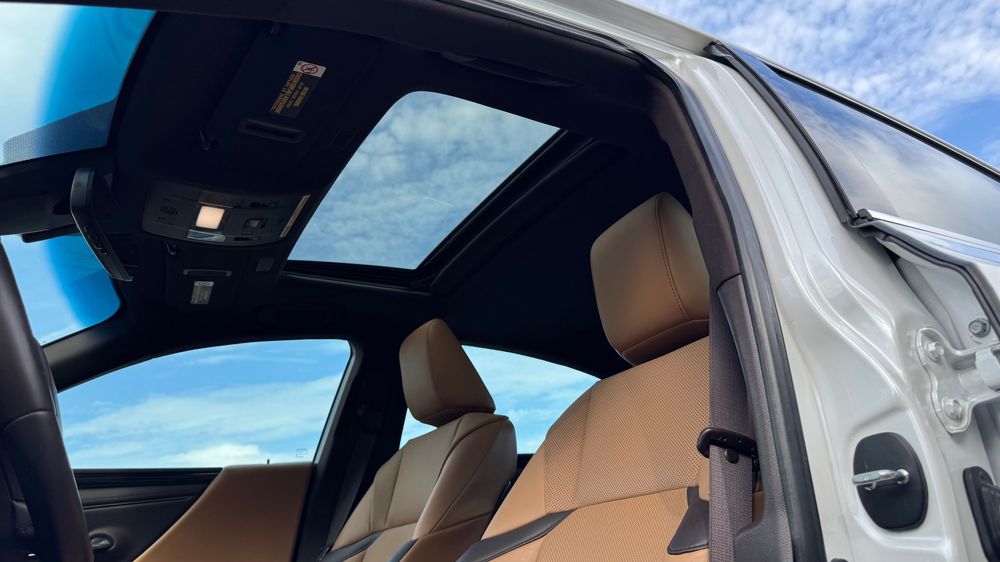 Продам Lexus ES 300 Hybrid 2021 Ідеальний і Максимальний