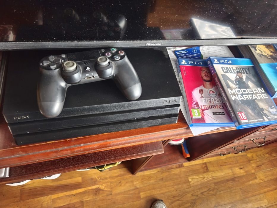 Ps4 pro 1tb com caixa