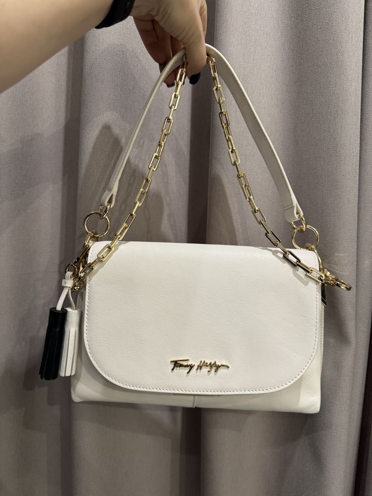 Біла сумка Signature Leather Shoulder Bag Бренд	TOMMY HILFIGER