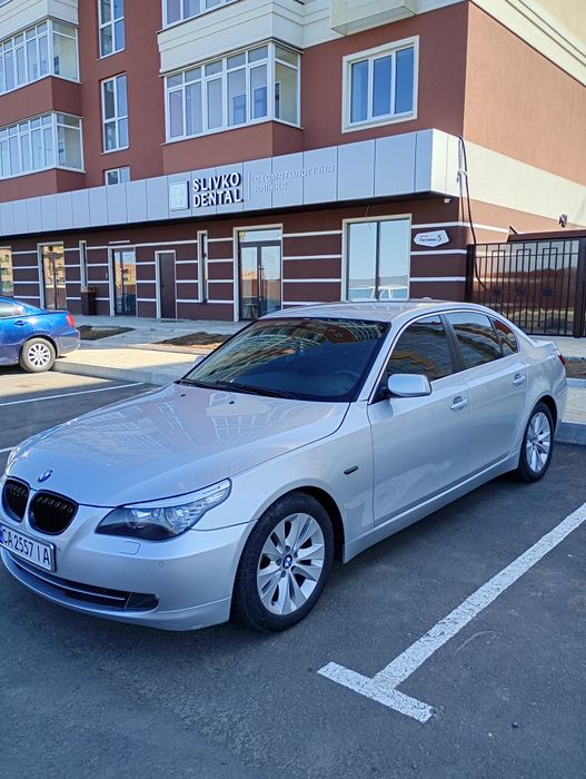 Машина в чудовому збереженому стані!