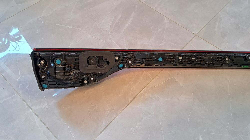 Maxus Euniq 6 lampa blenda tylnia tył