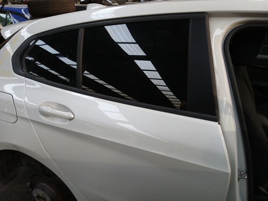 Porta trás direita BMW 1 (F40)