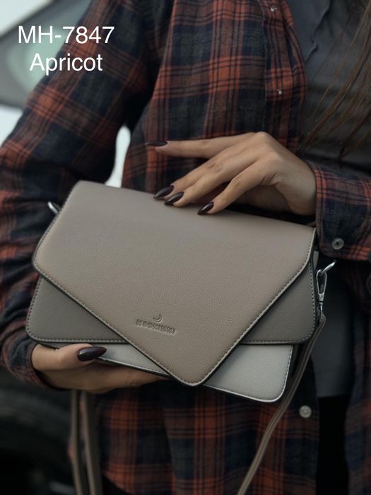 Стильна сумочка в сірому кольорі