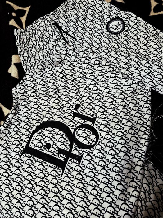 Продам костюм Dior