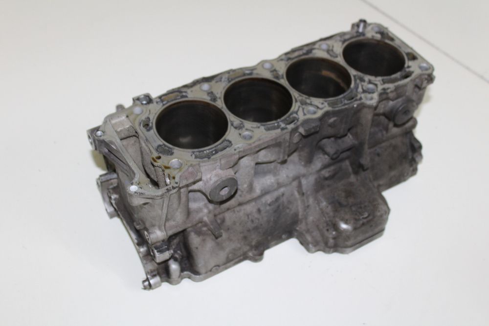 SUZUKI GSXR 1000 K1 K2 karter cylinder cylindry 3