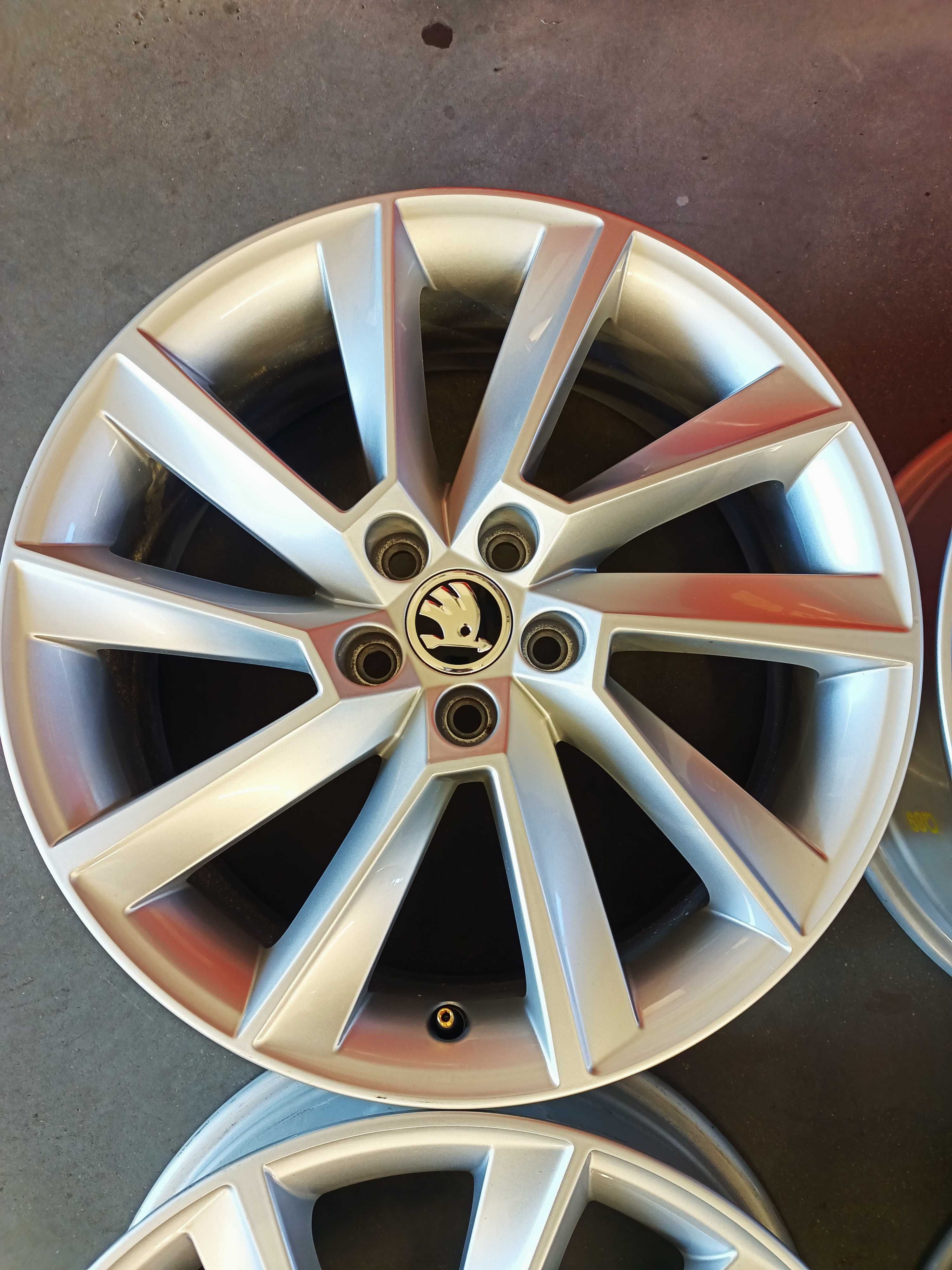 Alufelgi Skoda 6,5Jx17" 5x100 ET 40 Idealne