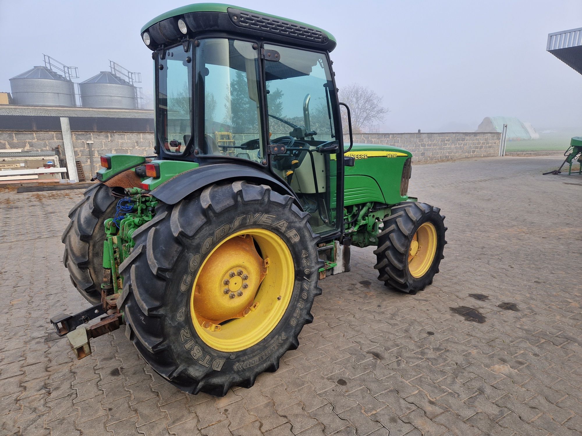 John Deere sadowniczy 5515F