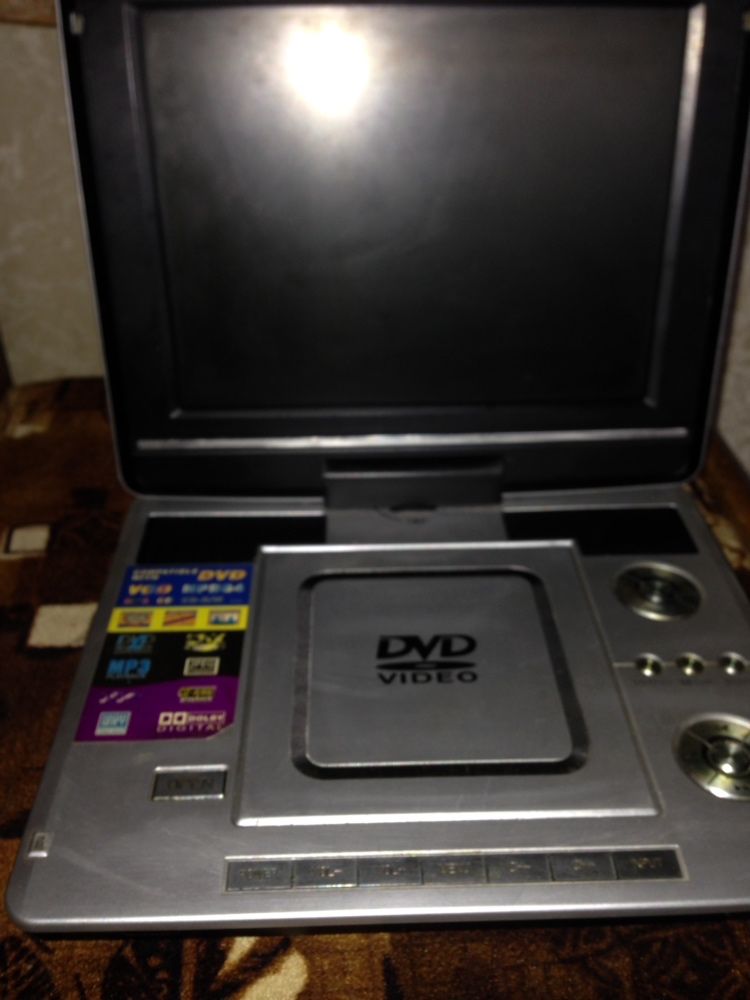 Продаётся портативный DVD / LCD телевизор ОPERA и SHARP