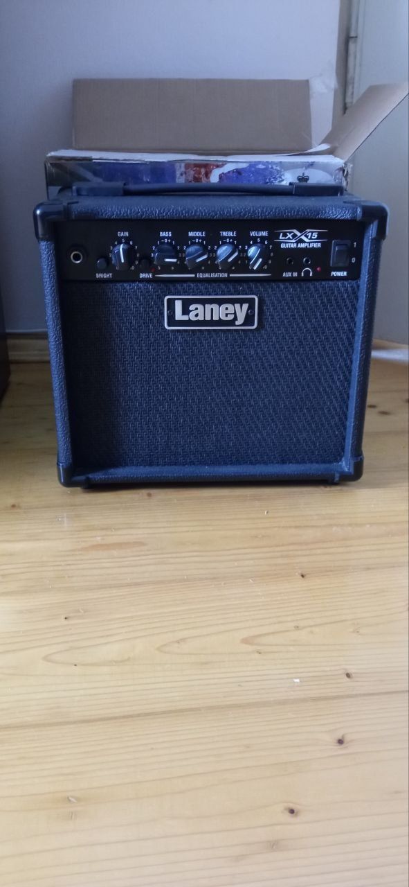 Комбопідсилювач Laney LX15