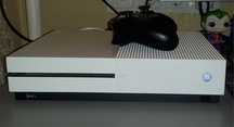 Продам Xbox One S 500 гб в хорошем состоянии