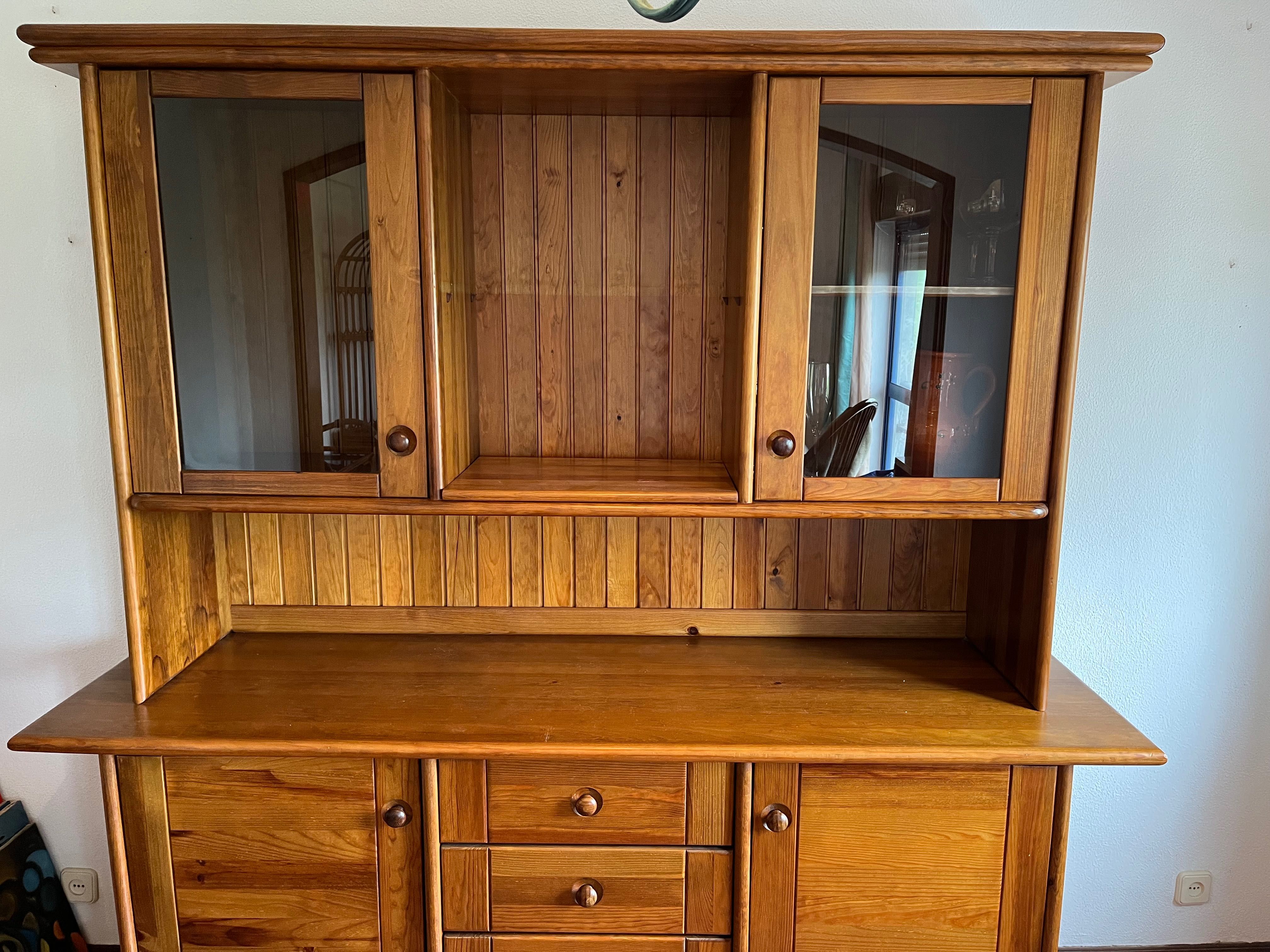 Conjunto sala de jantar (louceiro e mesa + 6 cadeiras)