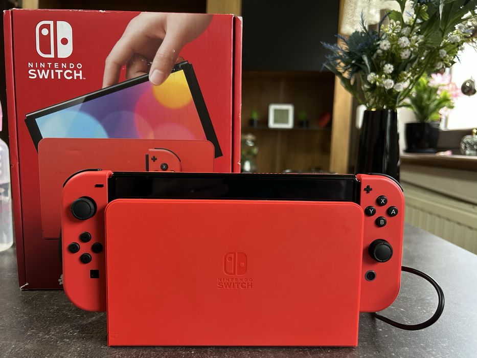 Sprzedam Nintendo switch oled Mario red edition w stanie idealnym