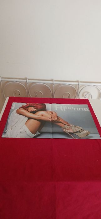 Poster Rihanna/Mcfly, com defeito